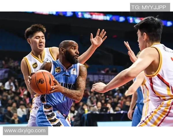 南京篮球队盯防策略分析及其在比赛中的成效与不足之处探讨